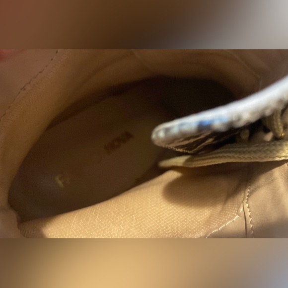 FashionNova Boots - Picture 3 of 4